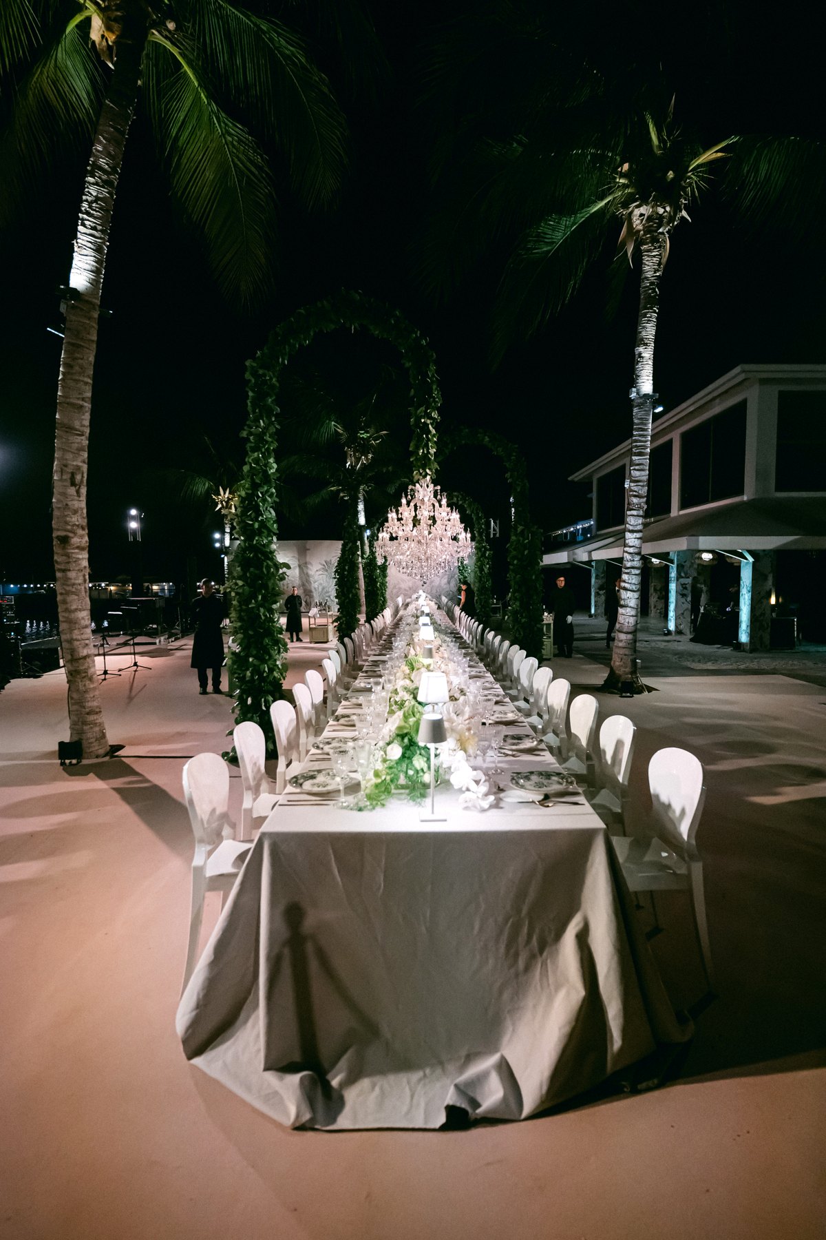 Lange Hochzeitstafel Dinner Nacht Kronleuchter Curacao