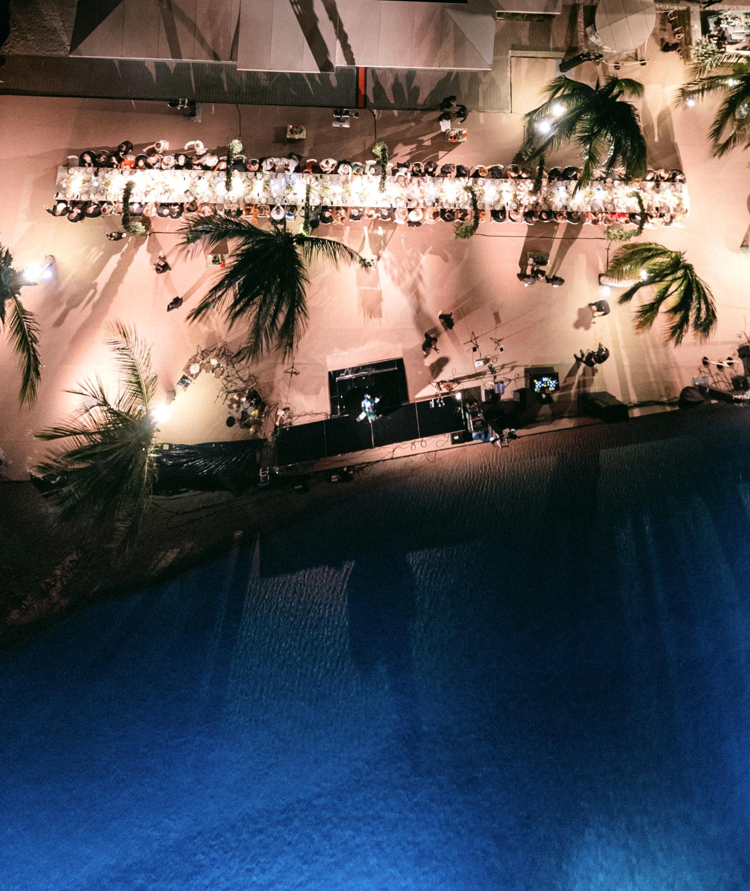 Luftaufnahme Nacht Strandhochzeit Dinner Meer Kronleuchter Curacao