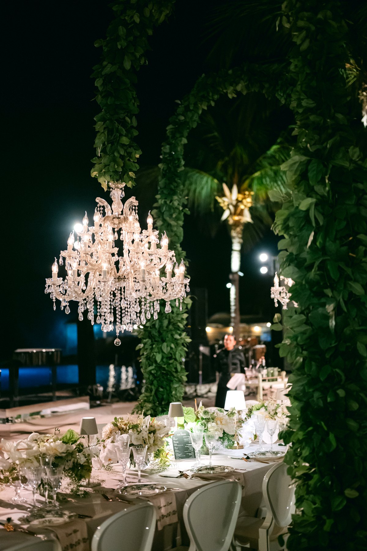Maria Theresia Kronleuchter Bogen Nacht Palmen Curacao
